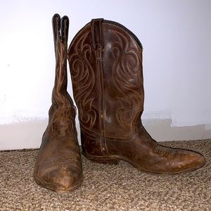 Brown cowgirl boots size 8